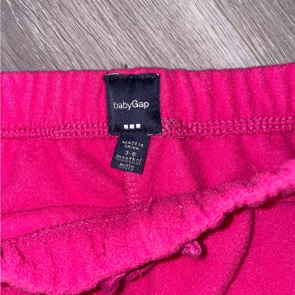 5/$15 GAP Bright Pink Fleece Pants - Picture 3 of 4